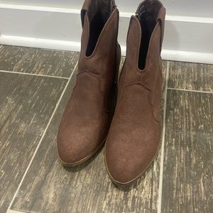 Brand new boots, very comfortable.